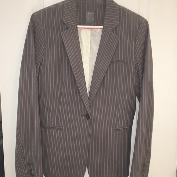 Women’s blazer suit in good condition - Picture 1 of 2
